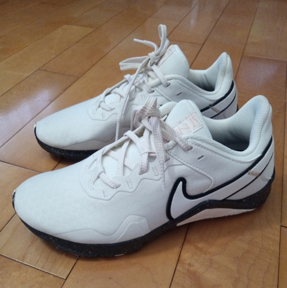 Nike Shoes - Nike Legend Essential 2 women's cross trainer athletic sneaker size 6 EUC